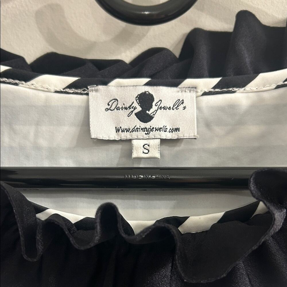 Dainty Jewells Women’s Black White Striped Modest Ruffle Swim Top Size Small - Picture 2 of 8